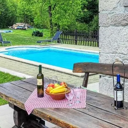 Beautiful Ida & Mirko With Pool In Βίλα Buzet